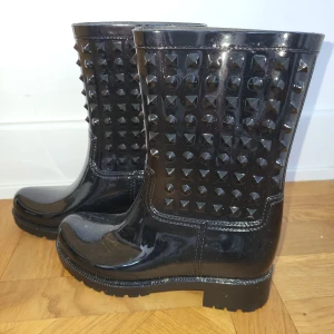 Asos gummistövlar  - Använda endast 1 eller 2 gånger