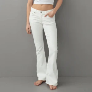 Vita lågmidjade jeans💓 - Våra lågmidjade jeans, använda engång säljer dom pågrund att jag inte använder dom, inga skador vad jag kan se💓