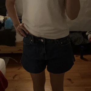 Swift shorts  - Jätte snygga jeans shorts från weekday💘nästan helt oanvänd💗hör av er vid frågor eller prisförslag💖
