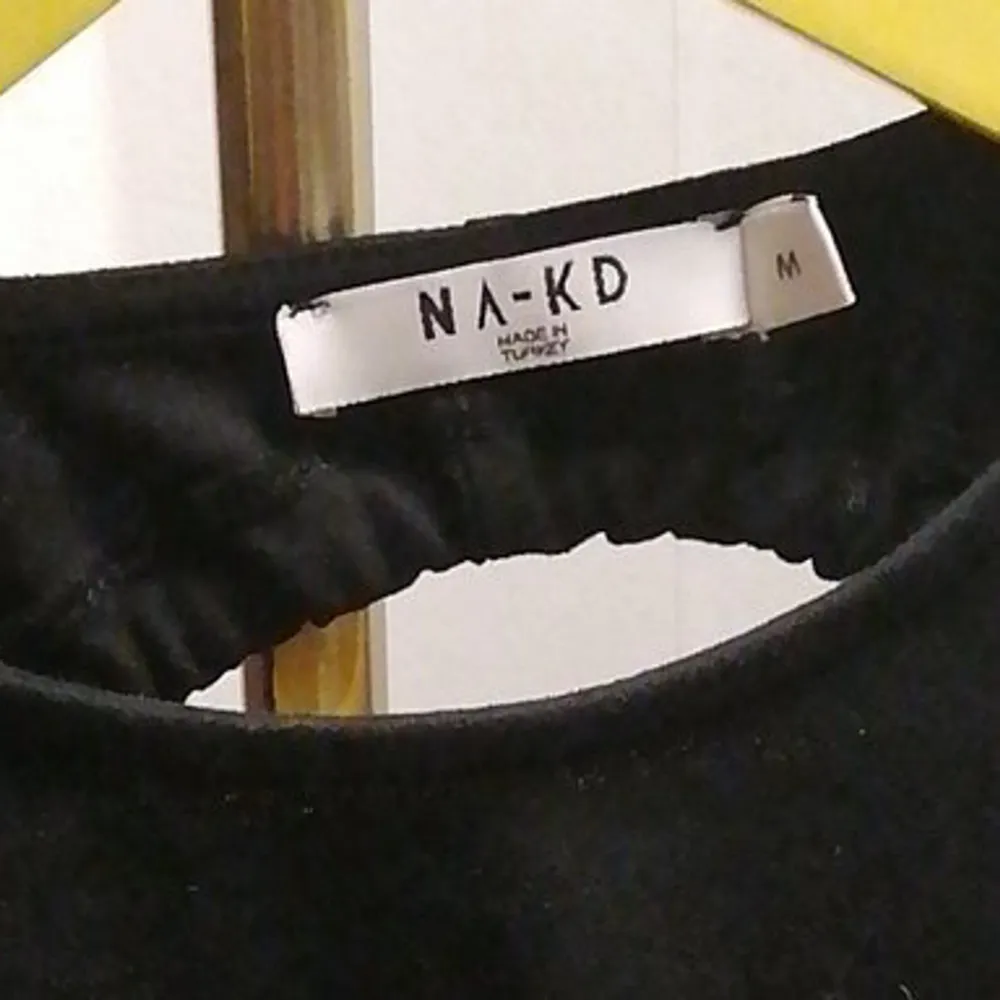 Aldrig använd NA-KD tröja med öppen rygg storlek M Viskosblandning . Toppar.