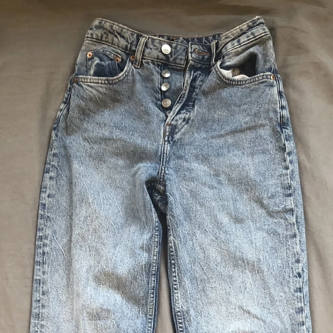 Blåa jeans från hm - 91