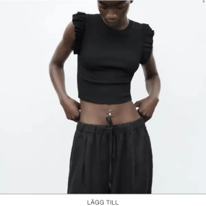 Volang topp zara - Söt volang topp från Zara, sparsamt använd💗