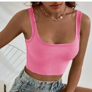 Linne - Helt nytt linne från SHEIN, köpt för 99kr, säljer för 30kr. Kan fraktas med portokod för 15kr, men köparen står för frakten 💕