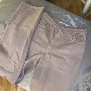 Jeans från NaKd - Raka jeans, bra kvalite. Pris diskuterbart👍