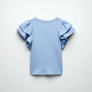 Säljer dennna fina tröjan från zara i str M, använt 1 gång och är i bra skick💕super fin tröja o passar även att S. 