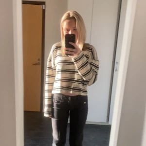 Stickad tröja - Snygg stickad tröja från zara! Knappt använd🩷