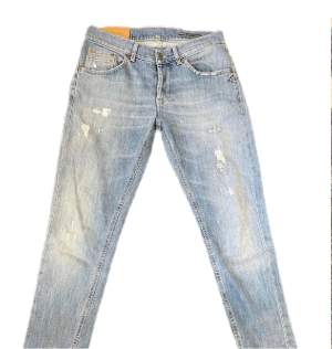 Tja! Jag säljer nu mina dondup ritchie jeans då de var lite för små för mig. Skick 9,5/10 Nypris: 3600kr