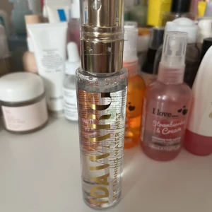 Ida warg tan spray - En ida warg tan spray för både kropp och ansikte. 95% kvar då jag bara sprayat 2-3 gånger. Skriv om ni har frågor. Priset går att diskutera. 🫶🏼