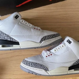 Jordan 3 white cement  - Lägger ut ny eftersom någon ska köpa gör gratis frakt 😊