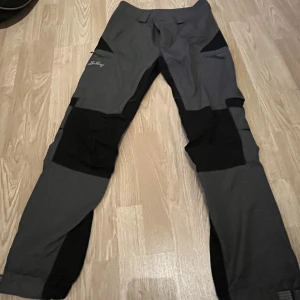 Lundhags-byxor - Lundhags-byxor storlek 36. Bra skick! 400kr + 74kr frakt