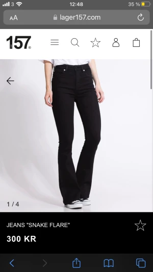 Fina jeans! - Perfekt att fylla på garderoben med ett par basic svarta botcut jeans!😍 Tar endast Swish och postar så snabbt som möjligt!🤩