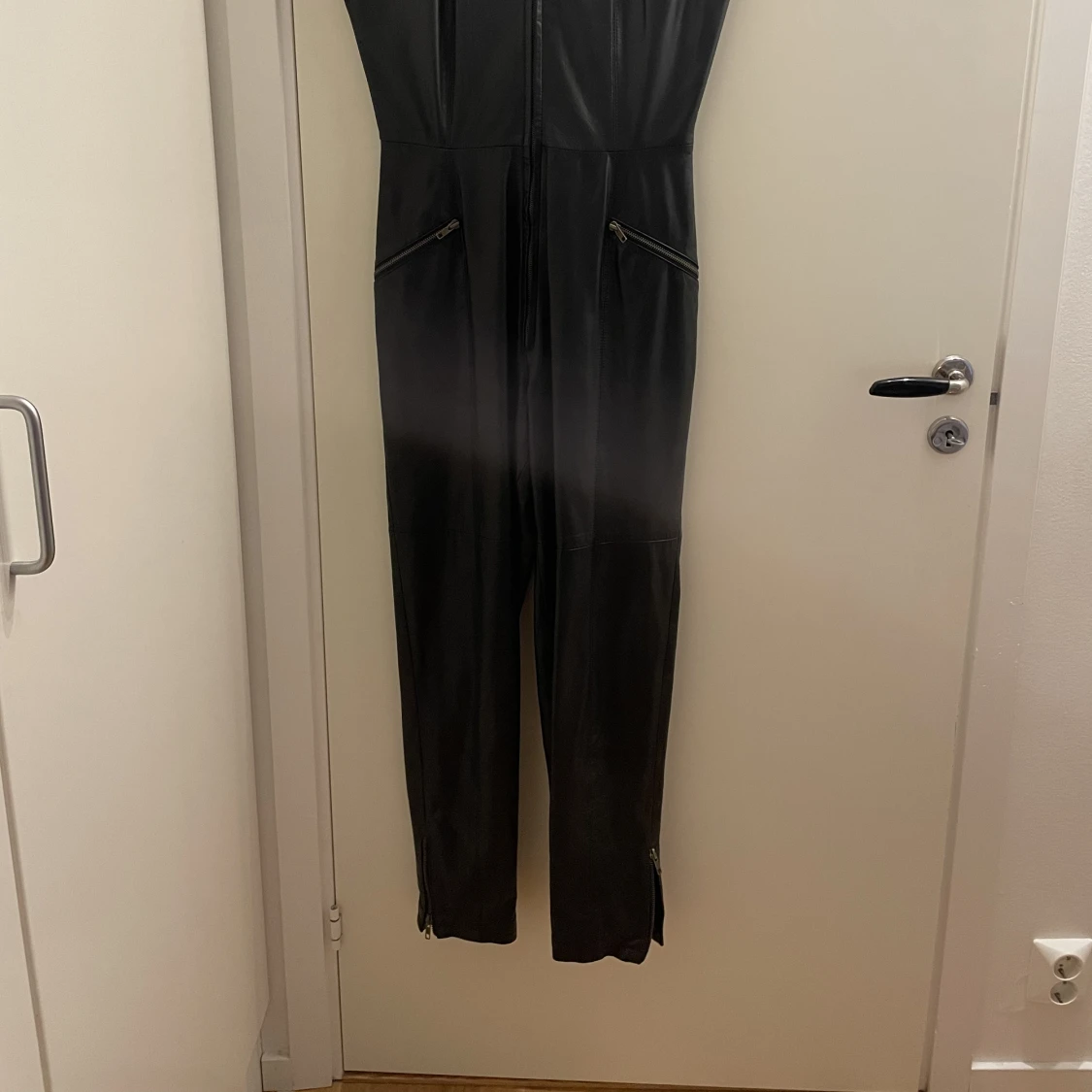 Jumpsuit i skinn - 91