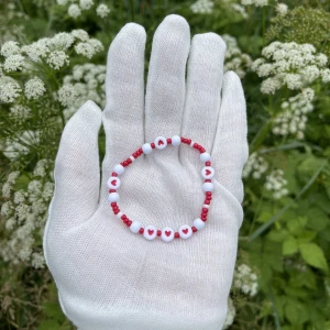 Armband  - Handgjorda armband 1 st för  10kr, köp 3 st för 20kr ☺️