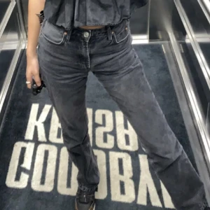 Raka jeans  - Från stradvarius. Passar xs-s. Storlek 34. 