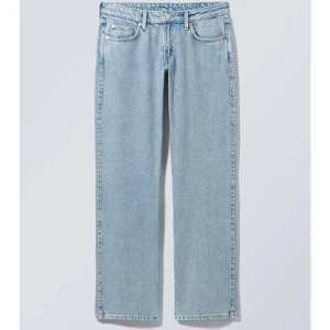 Weekday arrow jeans - Säljer mina andra weekday jeans, annan storlek och säljer dem pågrund av att dem är för små i midjan💗pris kan diskuteras (nypris 590kr) passar dig som är mellan 155-165