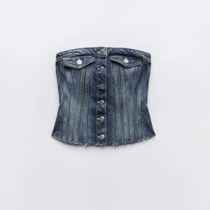 Denim topp - Säljer denna fest toppen endast vid bra bud är fortfarande lite tvek om jag ska sälja den❤️
