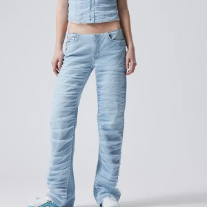 Mesh jeans - Säljer dessa populära mesh jeans från weekday, helt oanvända & prislapp är kvar! 🤍 Slutsålda på hemsidan. vid snabb affär kan pris diskuteras 