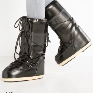 Moonboots - Supervarma och snygga! Endast använda 3 gånger. 