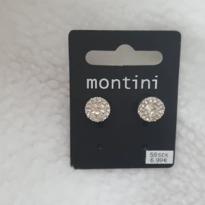 Smycken  - Fina öandvönda örhängen från ur & penn❤️