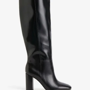 BOOTS - Knäboots från HM. Använda 1 gång. Helt slutsålda.  Storlek 38