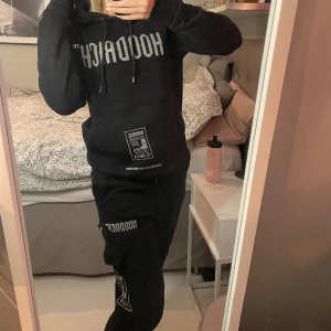 Hoodrich set - Säljer denna hoodrich tracksuit använd få ggr så skicket är som nytt båda delar är S