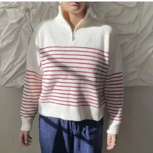 Mango tröja med zip - Supersnygg zip tröja! I bra skick😍❤️‍🔥