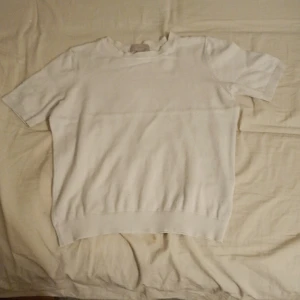 Tröja från H&M - Köpte för 179kr, använd men inga defekter.💞 Jätte fin och skönt material❤️ är i S men skulle mer säga att den är XS