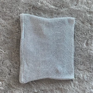 glitter bandåtopp - en silver glittrig bandåtopp i storlek xs från gina trocot🩶
