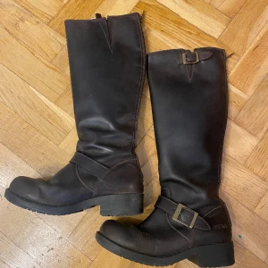 Johnny Bulls  - Fynda super snygga mörkbruna Johnny Bulls i bra skick.