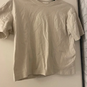 Beige T-shirt - Används fåtal gånger