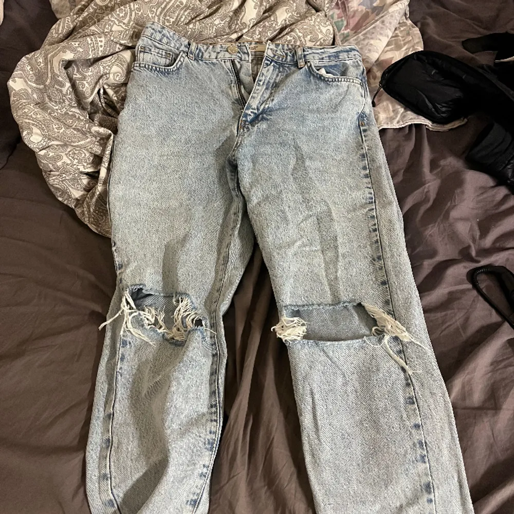 Säljer mina jeans från Gina Tricot i strl 38 Ge förslag på pris!😊. Jeans & Byxor.