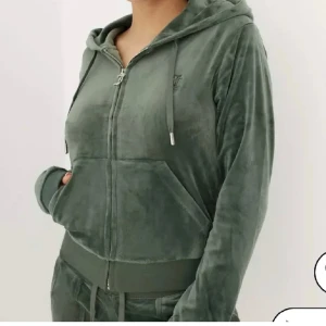 Juicy tröjor/byxor - 650 PER DEL, skriv vilken/vilka du är intresserad av. Allt i nyskick Tröjor i stl M och byxor i stl L