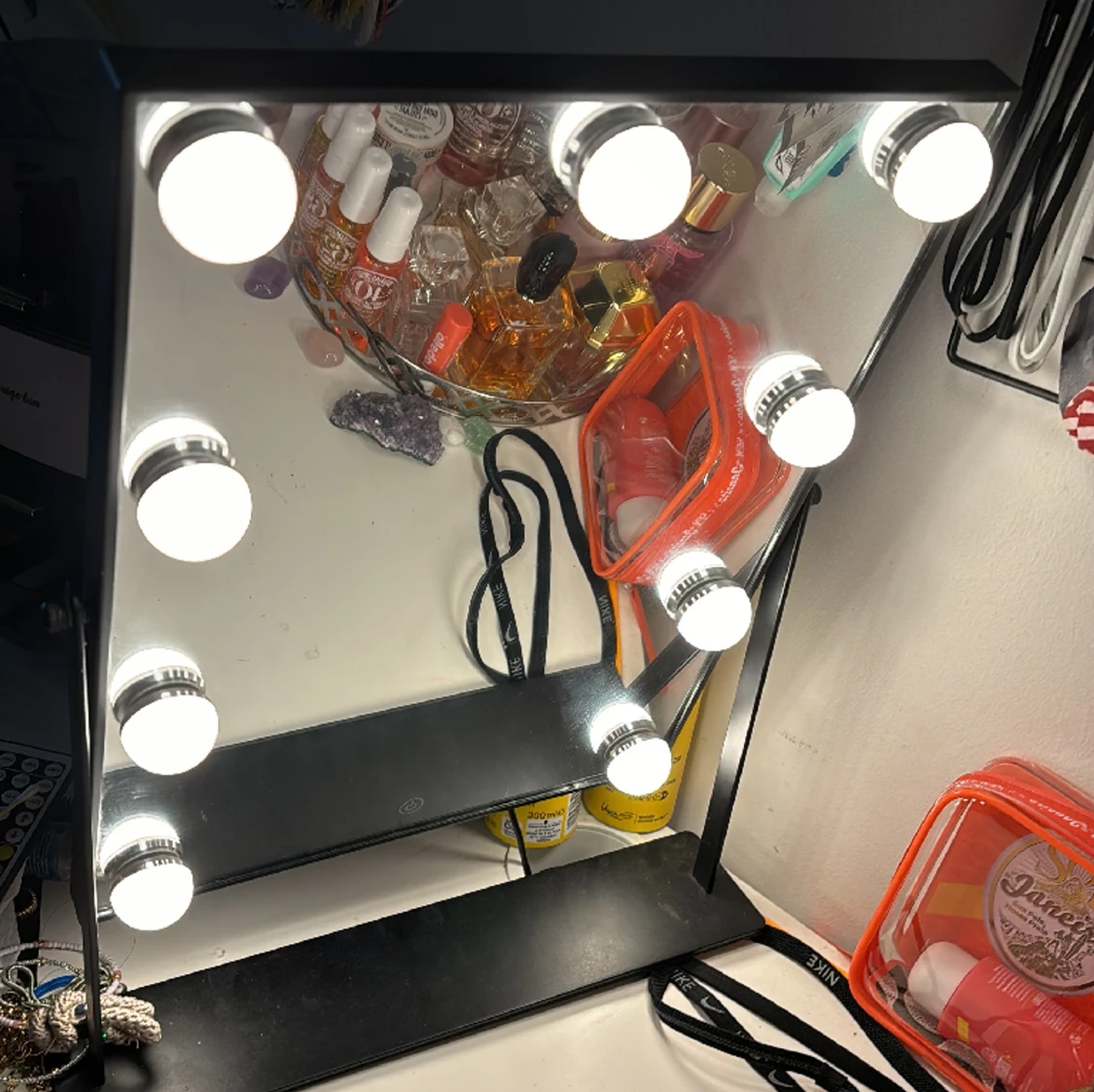 Spegel med tre olika belysnings starkheter - 90