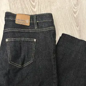 vintage jeans Köpta secound hand, skulle säga att de passar någon som vanligtvis har 36/38 och är under 170💛