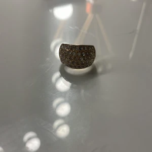 Ring med diamanter  - Guldig ring med fina diamanter 💎💕