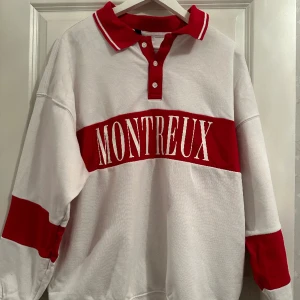 Sweatshirt med krage - En mysig oversized sweatshirt med krage ifrån divided. Supermjuk och i bra skick.💕