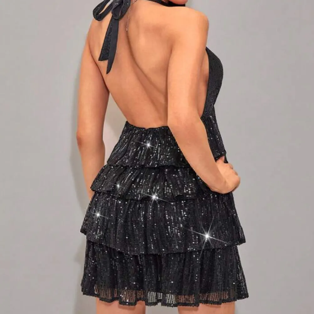 Säljer denna jättefina populära glitter klänningen, perfekt till nyår, aldrig använd🥰🥰. Klänningar.