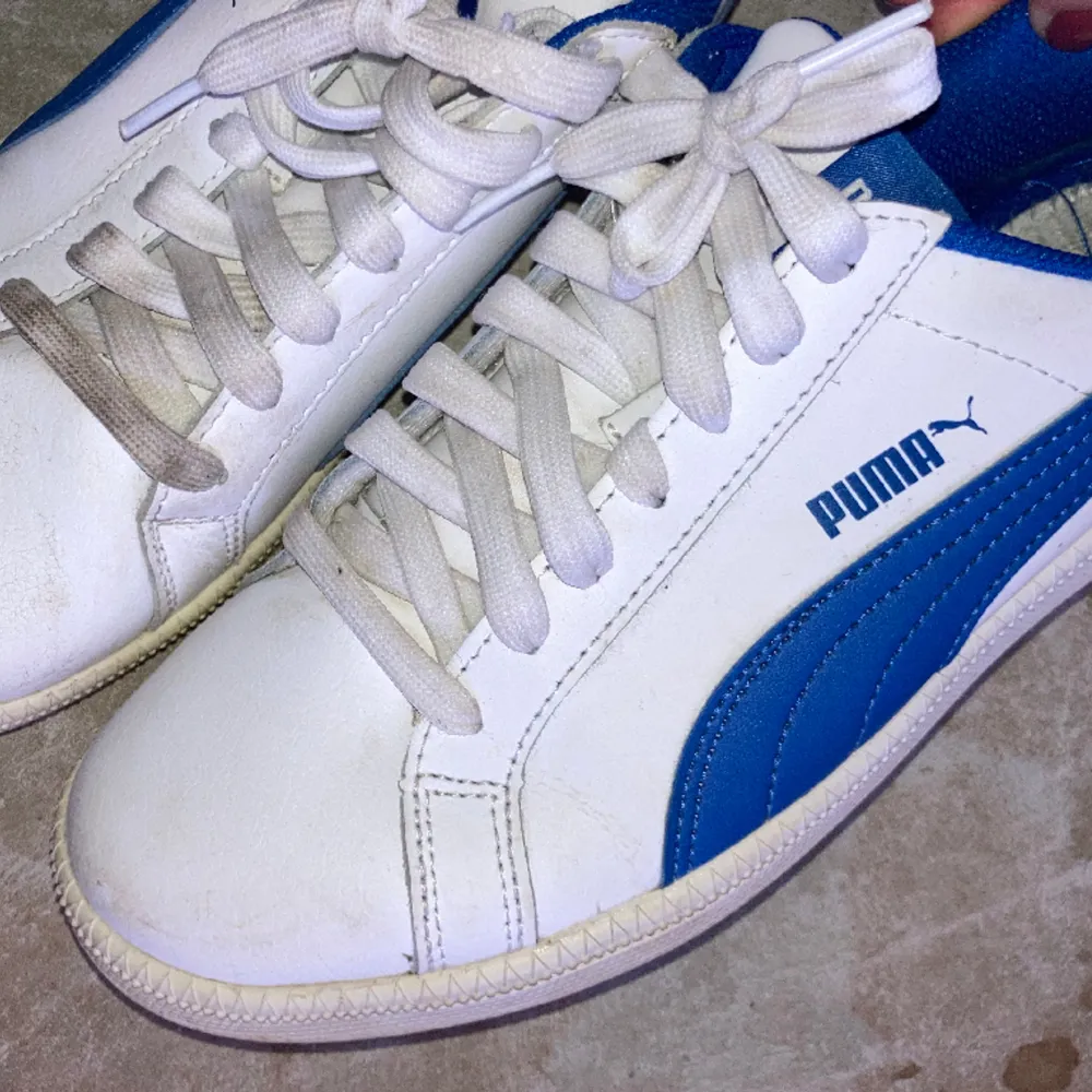 Supersnygga skor från Puma som inte kommer till användning! Sulan är borttagen och de är lite smutsiga från användning men i perfekt skick förutom det! Pris kan diskuteras❤️. Skor.