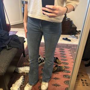 Low waist bootcut jeans från Gina tricot! 