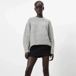 Beige stickad  - Samma modell som första bilden bara annan färg. Storlek L men passar mer en XS-L. Från zara. Jättefint skick 