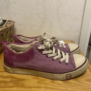 Uggs sneakers  - Sparsamt använda ugg sneakers 