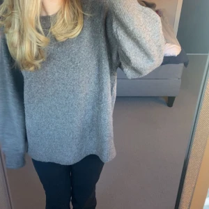 stickad tröja - Superfin stickad tröja i bra skick💞brun/ grå färg💞