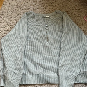 Carin Wester stickad tröja  - Använd många gånger men i bra skick, blågrå