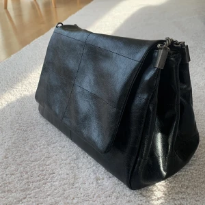 Väska - Helt ny, köpt för 2 veckor sen. Använd 3 gånger