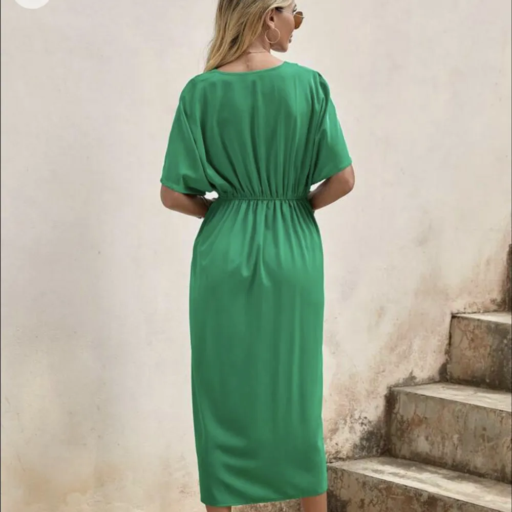 säljer denna klänning i storlek M och L för 130kr per st. Klänningar.