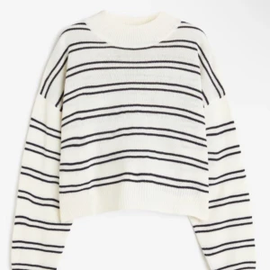 Randig tröja 50:- - Har knappast använt tröjan eftersom den inte passade mig. Passar parfekt under hösten 🥰🍂