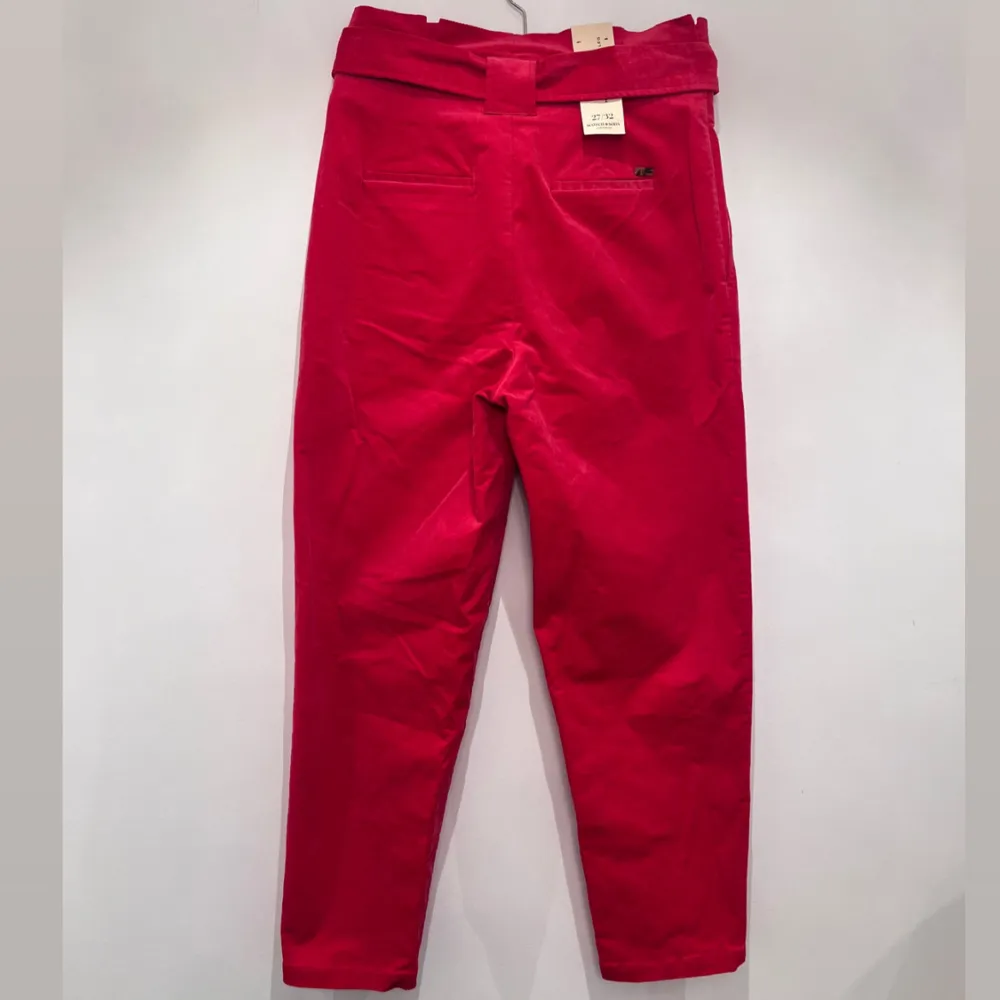 The Daisy - high-rise paper bag trousers. Nya. Farkut & Housut.