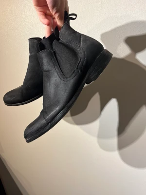 Chelsea boots herr - Jätte fina inga märken alls storlek 40 passar perfekt till en fin outfit nu i höst men även till vinter 