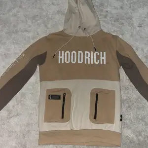 Säljer min hoodrich hoodie som e i storlek XS men passar även S den e i 10/10 skick o inte använd så mycket. Pris kan diskuteras och kan även mötas. 