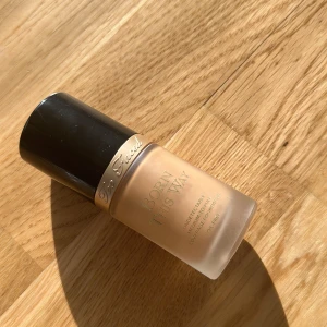 Too Faced foundation - Ny foundation endast använd en gång för test.  Färg: natural beige🤍